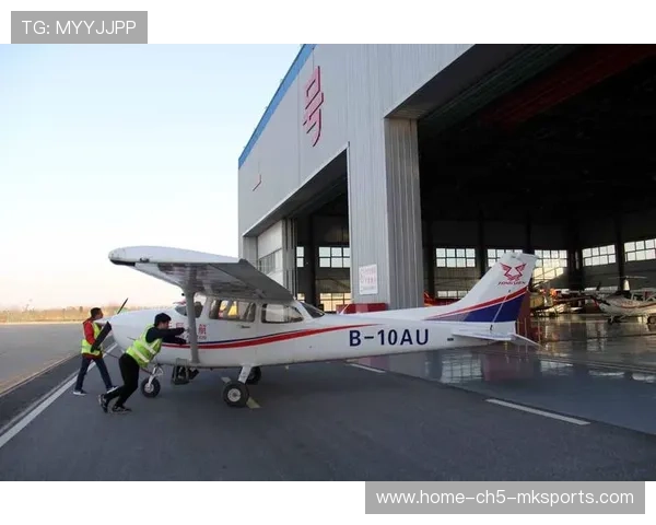 莱万豪华私人飞机内景曝光，球迷直呼看不起